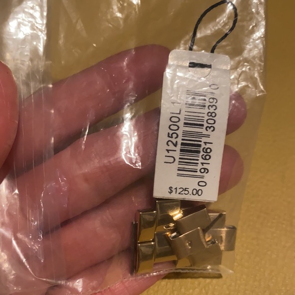 Guess Rinestone leopard print watch 👌😘👏🥰🤗❤️ - Picture 8 of 9